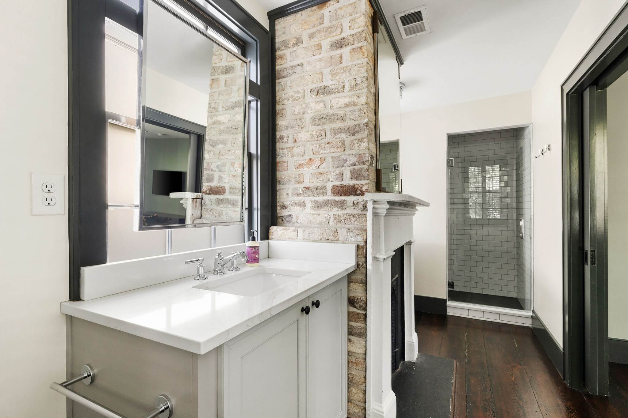 18-web-or-mls-018-212AshleyAve-Charleston-SC-29403-KylieLeach-Edit-Done