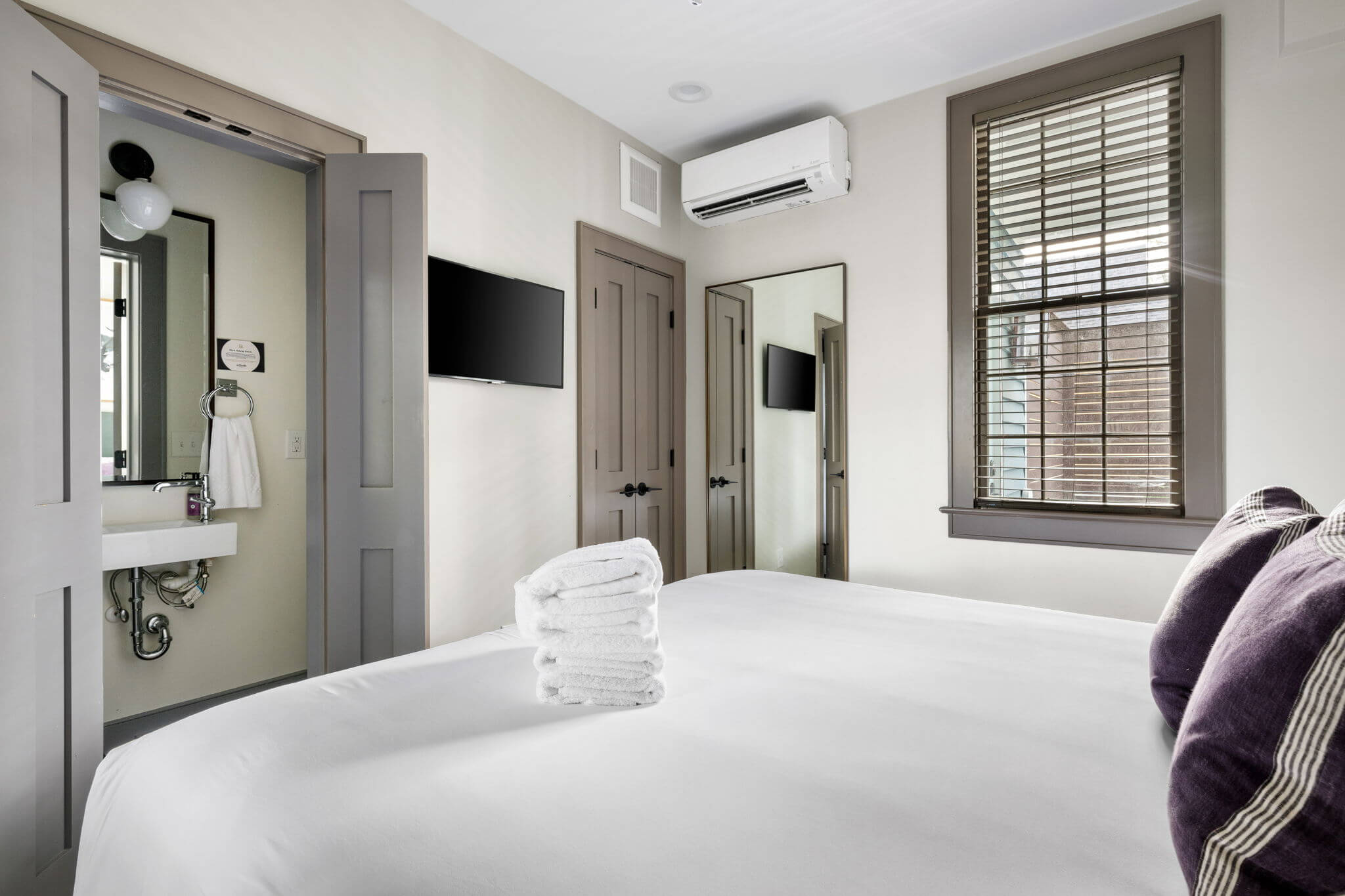 21-web-or-mls-021-207RutledgeAve-Charleston-SC-29403-KylieLeach-Edit-Done